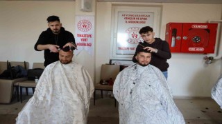 Afyonkarahisarda depremzedelere ücretsiz tıraş hizmeti
