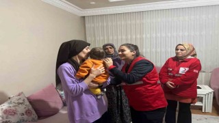 Ağrıya gelen depremzedelerin yaraları sarılıyor