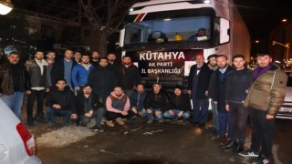 AK Parti Kütahya İl Başkanlığı, Hataya malzeme ve erzak yüklü 2 tır gönderdi