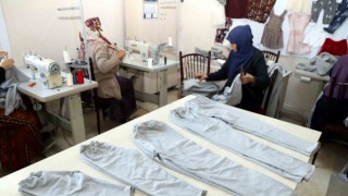 Akdeniz Belediyesi depremzedeler için üretiyor