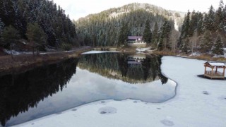 Akgöl Tabiat Parkında kartpostallık kar manzarası