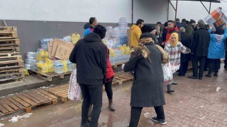 Aksaraydan deprem bölgesine 20 tır yardım