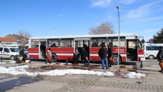Akşehir Belediyesinden depremzedeler için ücretsiz servis