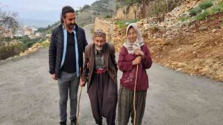 Alanyada yaşlı çiftin yol sorunu beton dökülerek çözüldü