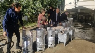 Alaplı meslek lisesi öğrencileri depremzedeler için soba üretiyor