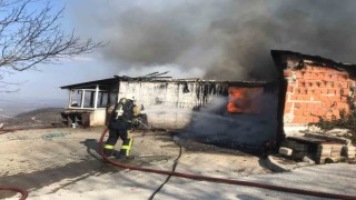 Alevlere teslim olan bağ evi kullanılamaz hale geldi