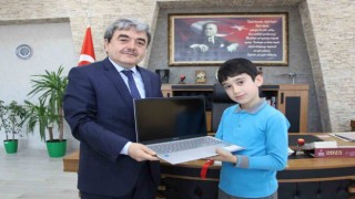 Allah bana daha çok verir demişti: Minik Özcanın bilgisayarı Milli Eğitim Bakanlığından