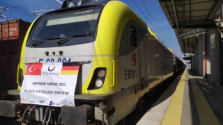 Almanyadan yola çıkan 400 tonluk malzeme taşıyan yardım treni Halkalı Tren Garına geldi