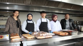 Anaokulu öğrencilerinin kahvaltılıklarını meslek liseliler hazırlıyor