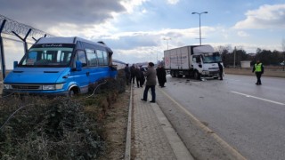 Ankarada kamyon ile minibüs çarpıştı: 7 yaralı