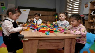 Anne-Baba Çocuk Merkezi minikleri eğitim hayatına hazırlıyor