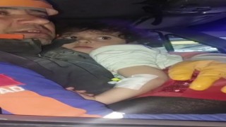 Anne ve 3 yaşındaki kızı enkazdan sağ olarak kurtarıldı