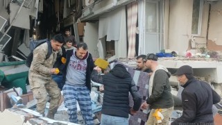 Antakyada 3 kişi enkazdan sağ çıkarıldı