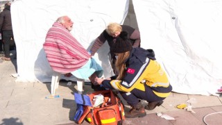 Antalya Büyükşehir Belediyesi deprem bölgesinde yaraları sarmaya devam ediyor