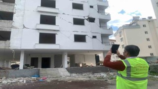 Antalya Büyükşehir Belediyesi ekipleri sahada hasar tespit çalışmalarını sürdürüyor