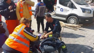 Antalya Büyükşehir sağlık ekipleri deprem bölgesinde görev başında