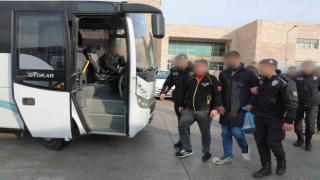 Antalyada aranan 71 firari yakalandı