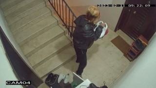 Antalyada çamaşır ve ayakkabı hırsızı kadınlar kamerada