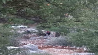 Antalyada otomobil şarampole uçtu: 1 ölü, 1 yaralı
