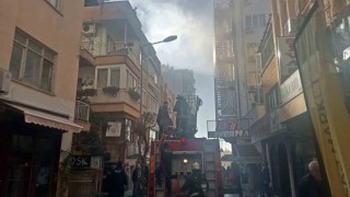 Antalyada sokağı dumana boğan yangın