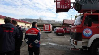 Arama kurtarma ekiplerinin enkaz altındakiler ile yaşadıkları diyaloglar duygulandırdı