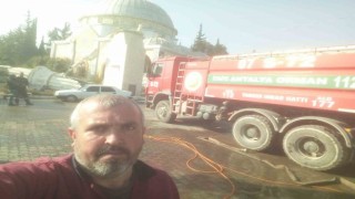 Arazözler depremzedelere su taşıyor