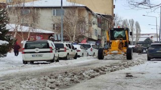 Ardahan Belediyesi ekiplerinin karla mücadele çalışmaları