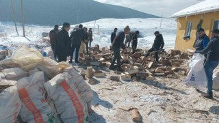 Ardahanlı köylülerden deprem bölgesine odun yardımı