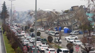 Artçı deprem binaları böyle salladı