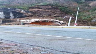 Artvinde Kopmuş Tüneli girişinde heyelan