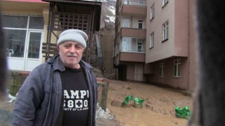 Artvinin Borçka ilçesinde heyelan riski nedeniyle bazı evler boşaltıldı