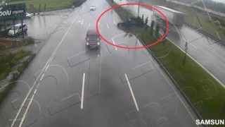 Aşırı hız kazaları kamerada: Ticari taksi uçtu, otomobil ağaçları biçti