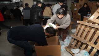 Atakumdan deprem bölgesine 39 tır ve 56 araçlık yardım