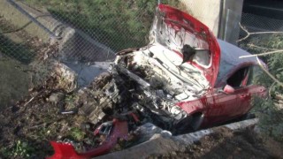 Ataşehirde şarampole yuvarlanan otomobilden burnu bile kanamadan çıktı