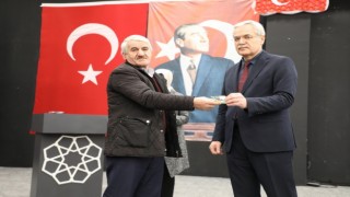 Atık toplayarak kazandıkları 2 bin 500 TLyi depremzedelere bağışladılar