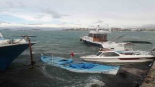 Ayvalık ve Kuzey Egede fırtına etkili oluyor