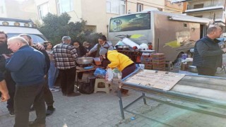 Ayvalıklı gönüllü Hatayda binlerce insana seyyar mutfağıyla umut oldu