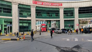 Azerbaycan ve Gürcistandan deprem bölgesine 80 tır yardım