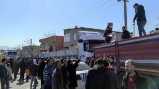 Azerbaycandan gelen yardım tırları depremzedelere merhem oldu