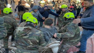 Azerbaycanlı arama kurtarma ekipleri Kahramanmaraşta 44 kişiyi kurtardı