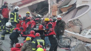 Baba ve 2 oğlu enkazdan 76 saat sonra kurtarıldı