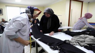 Bağcılarda depremzedeler için uyku tulumları dikiliyor