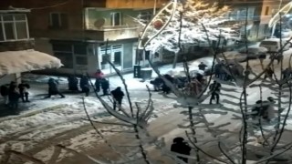 Bahçesaraydaki deprem Çataklıları sokağa çıkardı