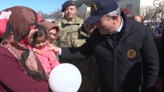 Bakan Akar, konteyner kentteki Kore gazisinin isteğini yerine getirdi