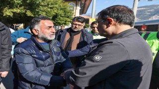 Bakan Dönmez, İskenderun Garındaki depremzedeleri ziyaret etti