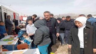 Bakan Özer, Doğanşehirde konteyner kenti ziyaret etti