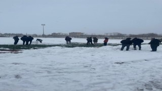 Erganispor - Yeşil Vartospor maçı kar engeline takıldı