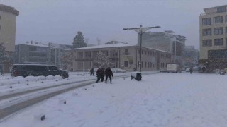 Balıkesirde kar etkili olmaya devam ediyor