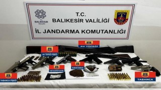 Balıkesirde silah ve uyuşturucu madde satan şahsa operasyon