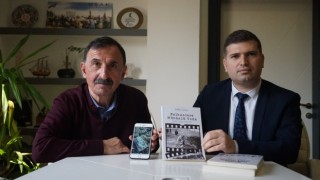 Balkanlara Hüzünlü Veda kitabı, enkazdaki fotoğrafı ile Kahramanmaraşın hüzünlü veda sembollerinden biri oldu